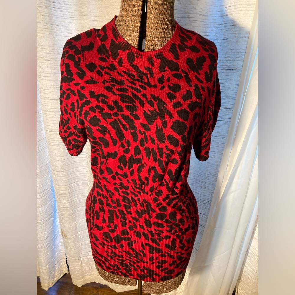 Women’s Three hearts sweater size L